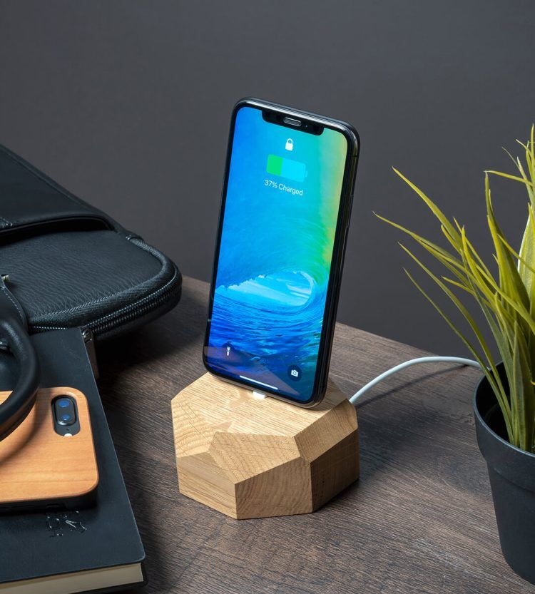 Smartphone Dock Charger – Oak
